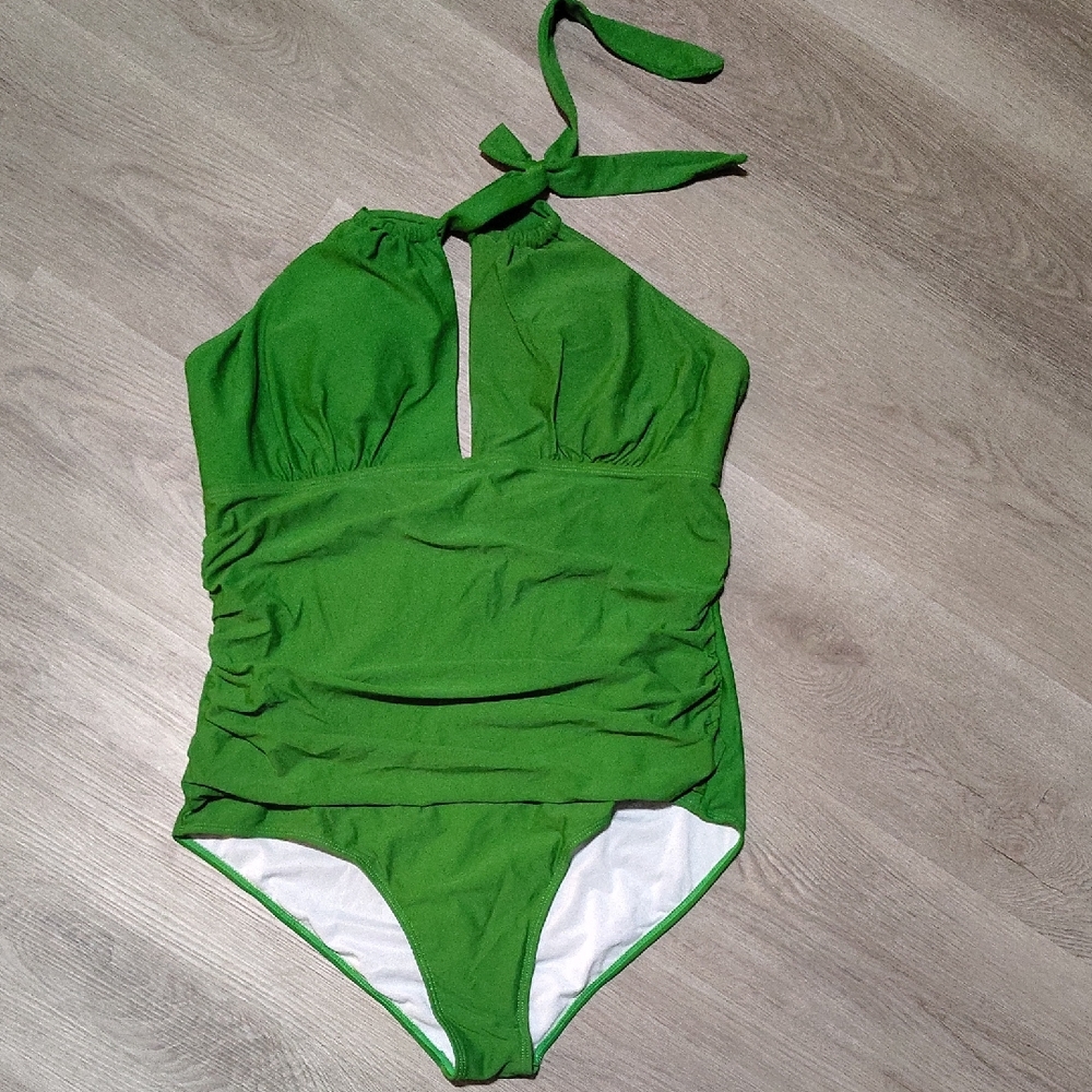 🚚3/$15 MOVE SALE🌀Green Halter One-Piece Swimsuit Sz 2X